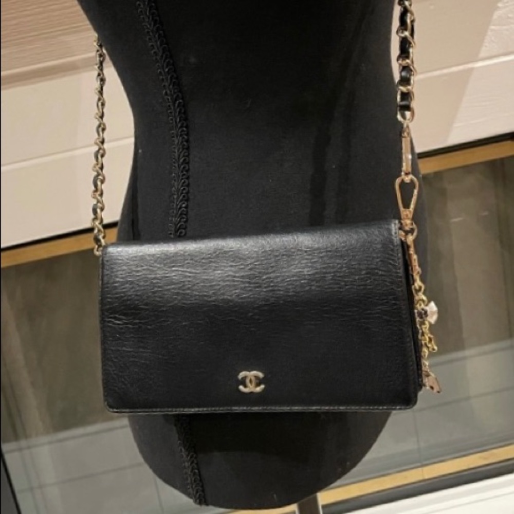 💯AUTH CHANEL Bifold Wallet and Crossbody WOC